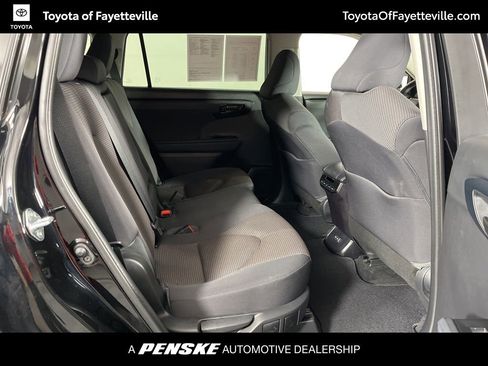 Certified 2022 Toyota Highlander L image 7