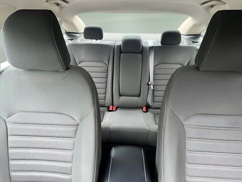 Used 2019 Ford Fusion SE FWD image 16