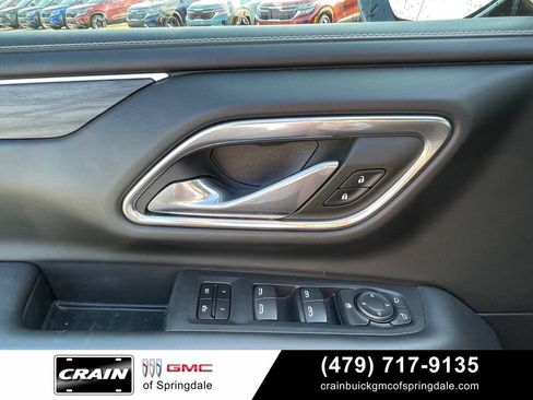 Used 2023 GMC Yukon XL SLT AWD/4WD image 9