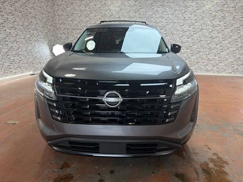 Used 2026 Nissan Pathfinder SV FWD image 2
