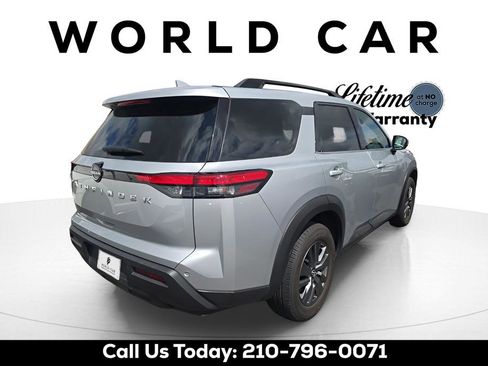 Used 2025 Nissan Pathfinder SV FWD image 2
