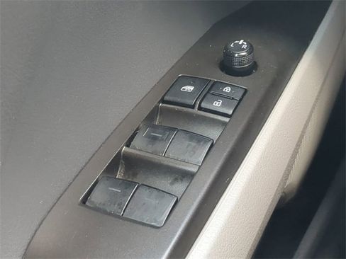 Certified 2022 Toyota Camry LE image 21