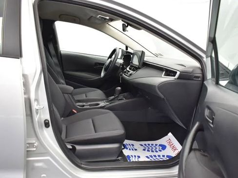 Used 2025 Toyota Corolla LE FWD image 17