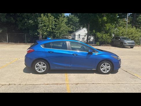 Used 2017 Chevrolet Cruze LT w/ LT True North Edition FWD image 6