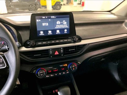 Used 2019 Kia Forte LXS image 6