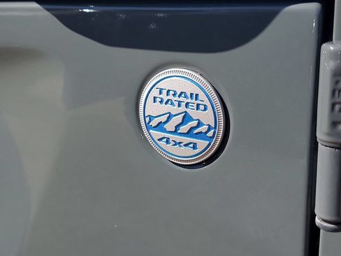 Used 2024 Jeep Wrangler Unlimited Sahara AWD/4WD image 9