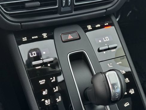 Certified 2026 Porsche Macan AWD/4WD image 22