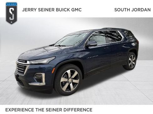 Used 2023 Chevrolet Traverse LT w/ LT Premium Package AWD/4WD image 1