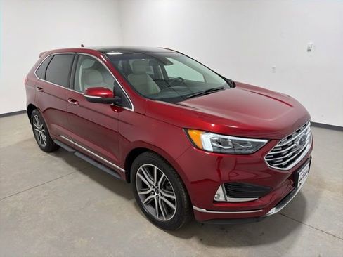 Used 2019 Ford Edge Titanium w/ Equipment Group 301A AWD/4WD image 3