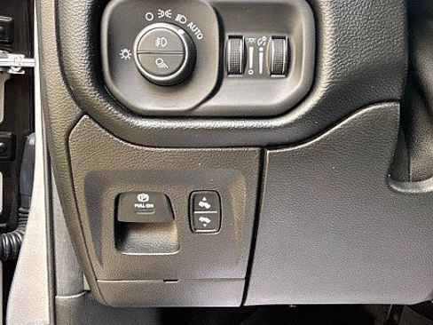 Used 2019 RAM 1500 Big Horn AWD/4WD image 12