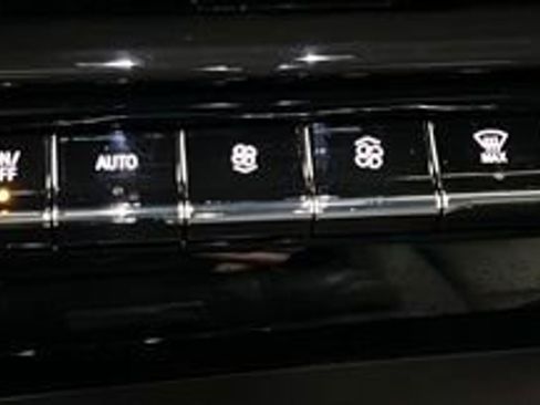 Used 2025 Chevrolet Tahoe Z71 AWD/4WD image 39