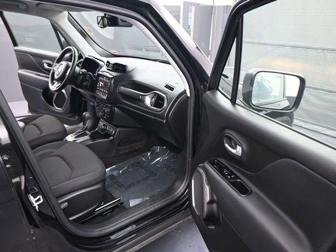 Used 2023 Jeep Renegade Latitude w/ Premium Group image 36