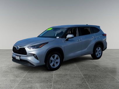 Used 2022 Toyota Highlander LE