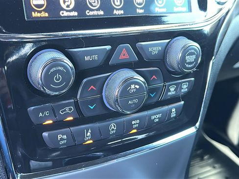 Used 2021 Jeep Grand Cherokee Laredo X image 14