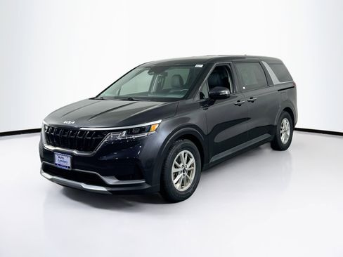 Used 2024 Kia Carnival LX image 1