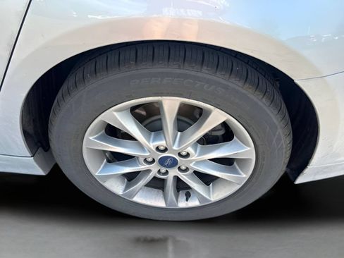 Used 2017 Ford Fusion SE w/ Fusion SE Technology Package FWD image 14