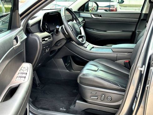 Used 2024 Hyundai Palisade Limited FWD image 13