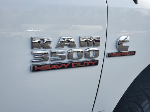 Used 2018 RAM 3500 SLT w/ Luxury Group image 7