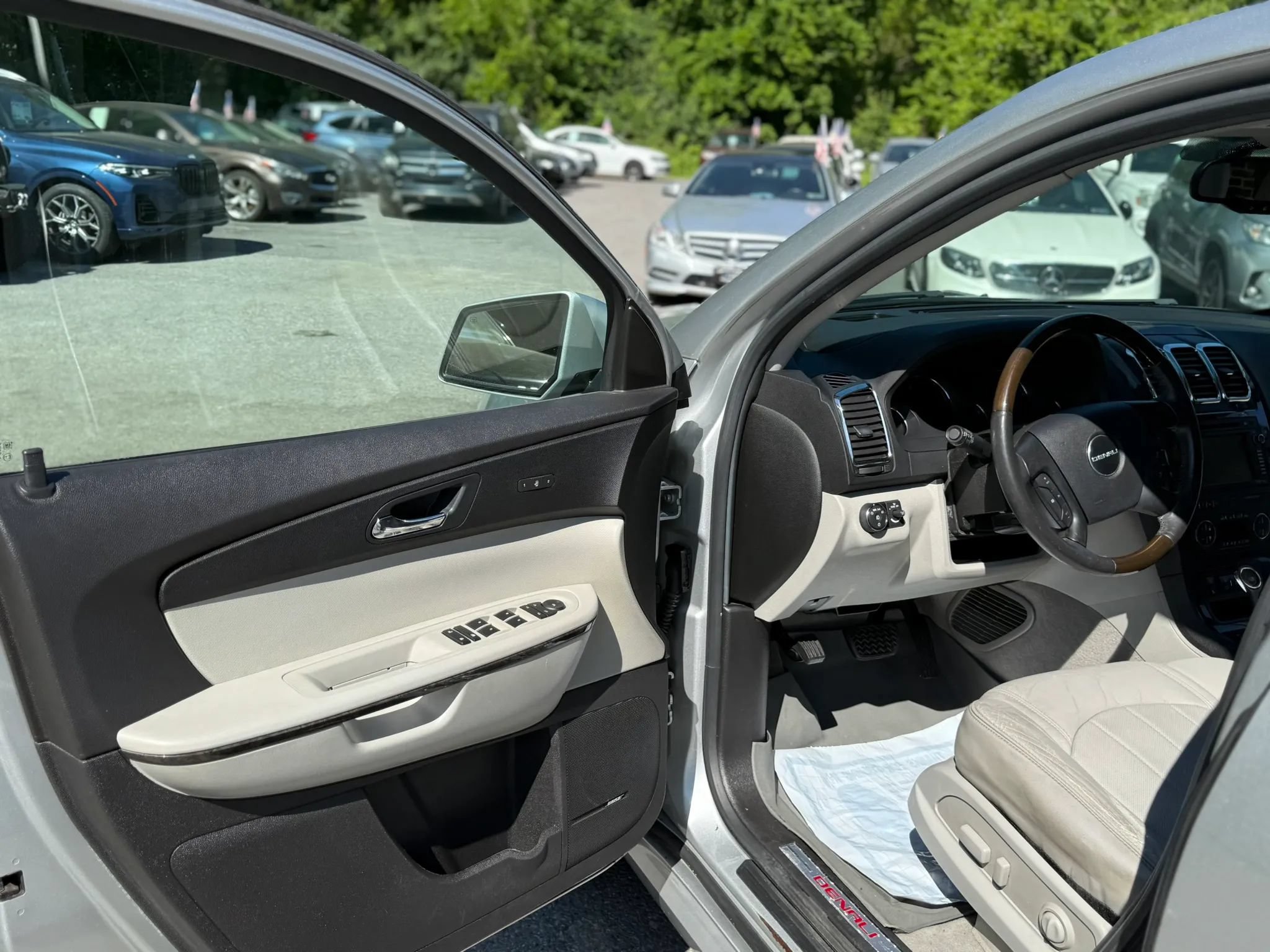 Used 2011 GMC Acadia Denali AWD/4WD image 13