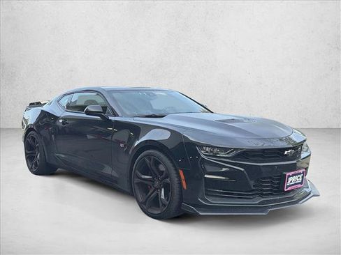 Used 2023 Chevrolet Camaro SS RWD image 3