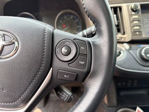 Used 2018 Toyota RAV4 XLE AWD/4WD image 23