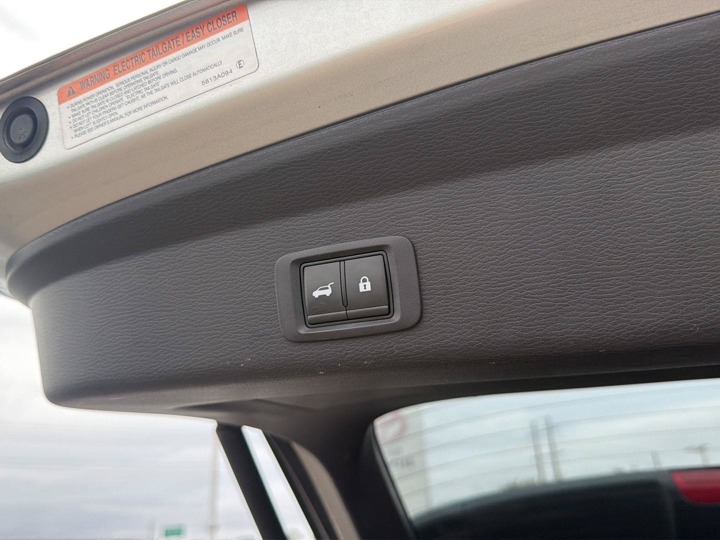 Used 2024 Mitsubishi Outlander 4WD Plug-In Hybrid image 12