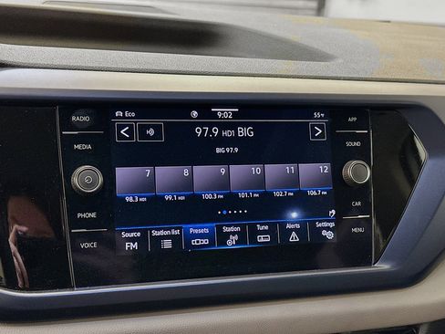 Used 2022 Volkswagen Taos SE w/ Panoramic Sunroof Package image 21