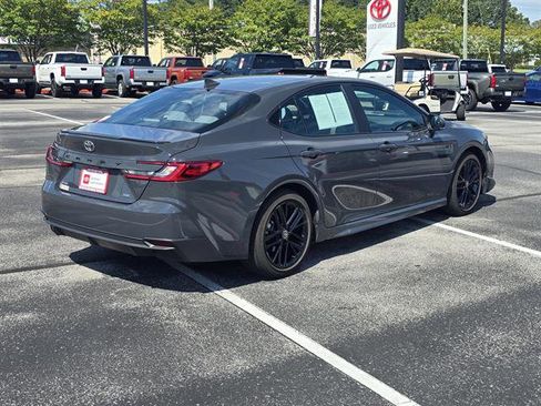 Certified 2025 Toyota Camry SE image 5