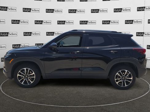 Used 2025 Chevrolet TrailBlazer LT AWD/4WD image 3