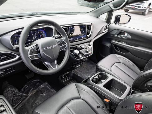 Used 2025 Chrysler Pacifica Select FWD image 20