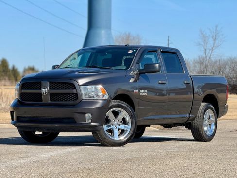 Used 2017 RAM 1500 Express w/ Express Value Package image 3