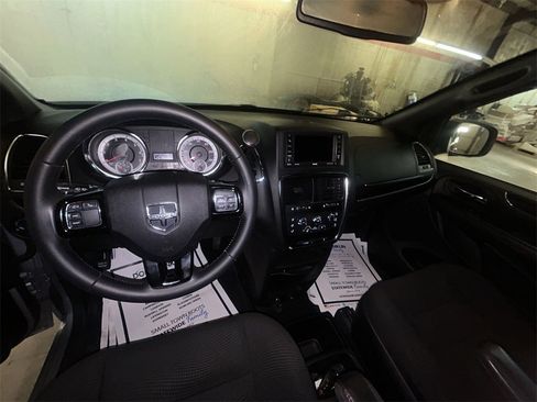 Used 2020 Dodge Grand Caravan SE image 10