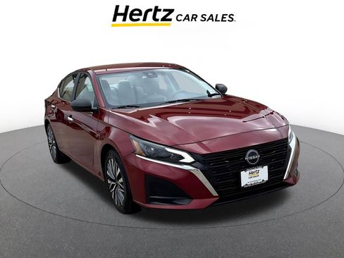 Used 2025 Nissan Altima 2.5 SV image 1