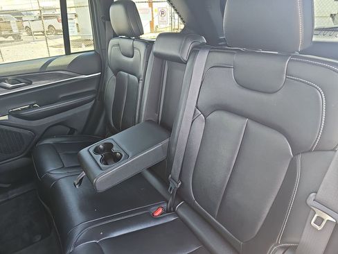 Used 2024 Jeep Grand Cherokee Limited AWD/4WD image 14