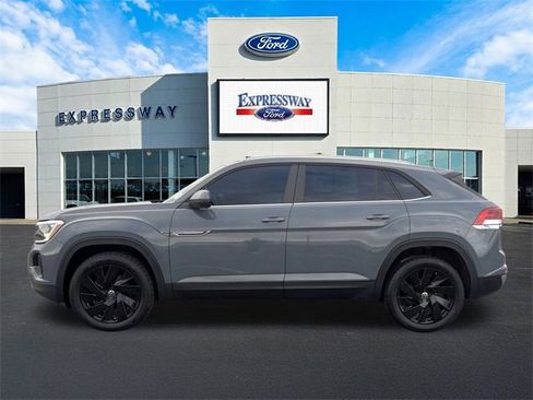 Used 2024 Volkswagen Atlas Cross Sport SE w/ Panoramic Sunroof Package image 9