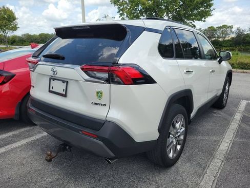 Used 2020 Toyota RAV4 Limited FWD image 4