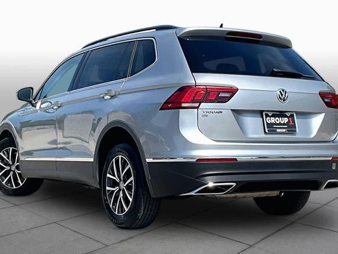 Used 2020 Volkswagen Tiguan SE w/ Panoramic Sunroof Package FWD image 12