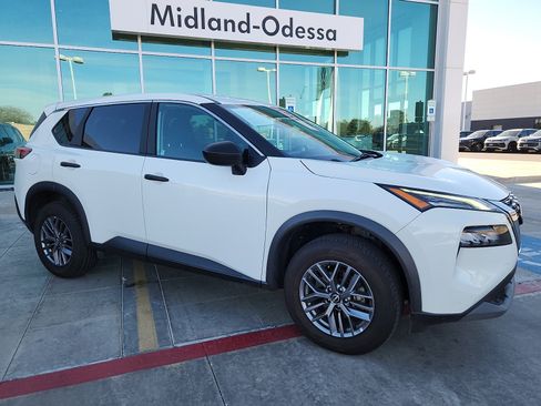 Used 2023 Nissan Rogue S image 8