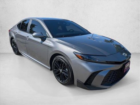 Certified 2025 Toyota Camry SE FWD image 3