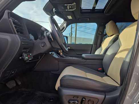 Used 2024 Lexus GX 550 image 16