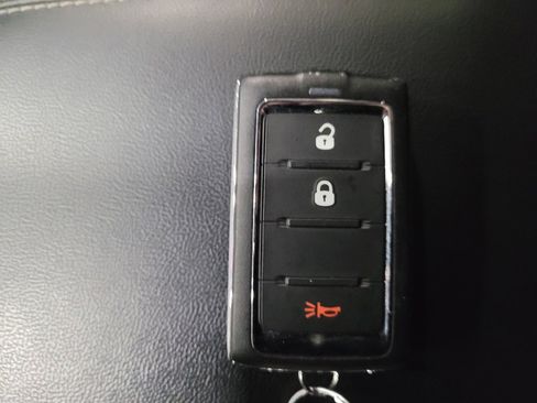 Used 2023 Jeep Grand Cherokee Laredo image 32