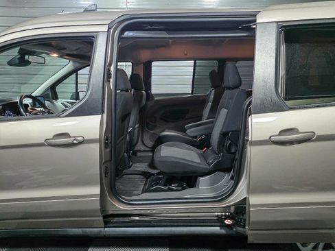 Used 2019 Ford Transit Connect XLT w/ Driver-Assist Package image 15
