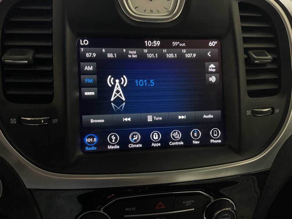 Used 2019 Chrysler 300 Limited AWD/4WD image 24