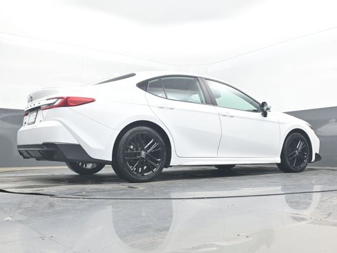 Used 2025 Toyota Camry SE FWD image 28