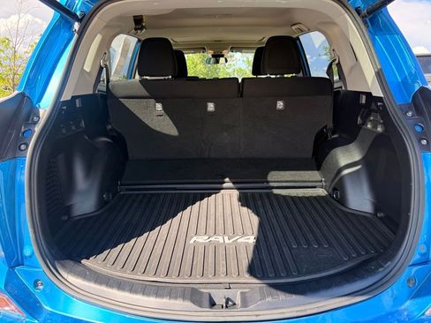 Used 2017 Toyota RAV4 AWD Hybrid image 27