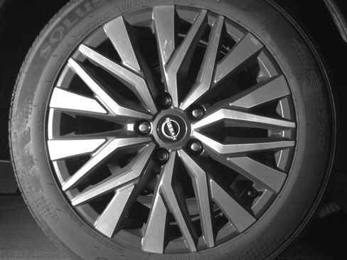 Used 2025 Nissan Altima 2.5 SV FWD image 15
