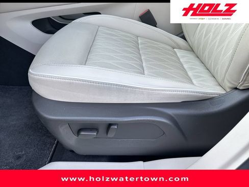 Certified 2023 Buick Envision Avenir AWD/4WD image 9