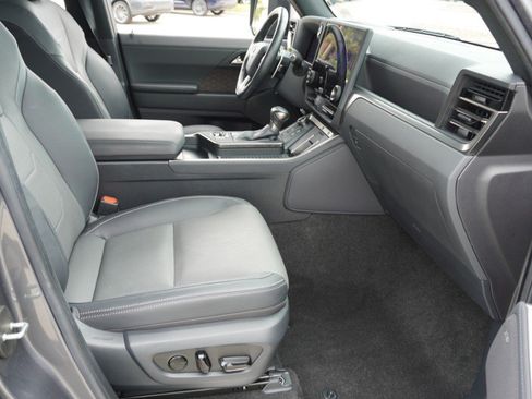 Used 2024 Lexus GX 550 w/ Cold Area Package AWD/4WD image 14