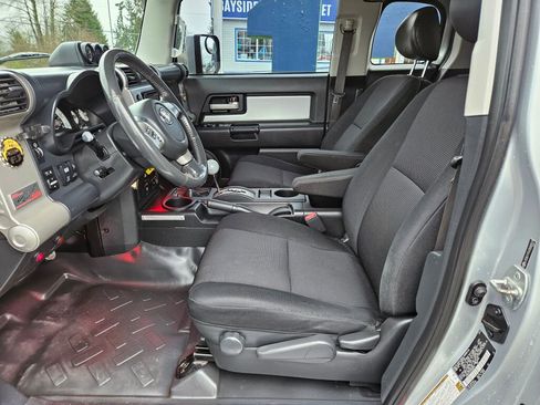 Used 2007 Toyota FJ Cruiser 4WD image 12