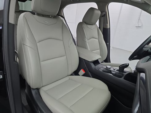 Used 2023 Cadillac XT4 Luxury image 10